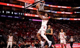 杜兰特里程碑史密斯32分 火箭轻取鹈鹕