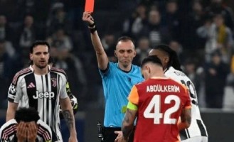 恨不能代表皇马！尤文后卫争顶被推失控踩人染红，皇马更多犯规却逃过处罚