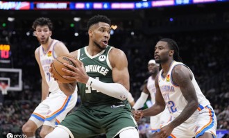 曝多支球队为字母哥提出报价 雄鹿已认真考虑