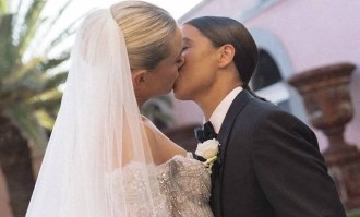 切尔西女足前锋科尔与女友举办婚礼