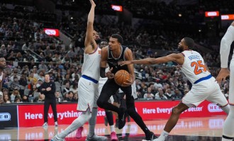 文班亚马31+13布伦森29分 马刺险胜尼克斯